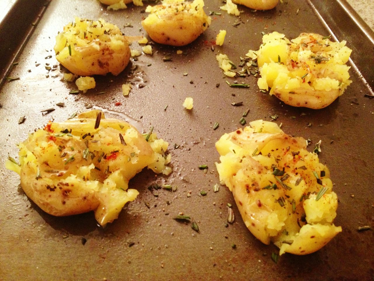 Smashed potatoes with rosemary and manchego